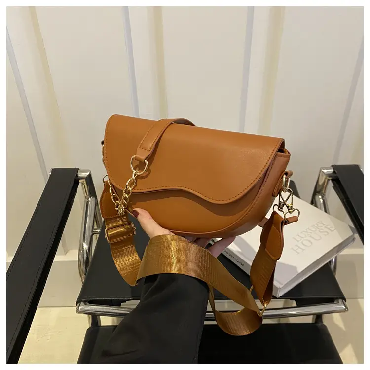 Pink Retro Crossbody Bag with Chain Strap — feature 23