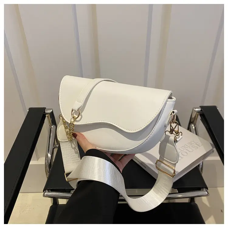 Pink Retro Crossbody Bag with Chain Strap — feature 25