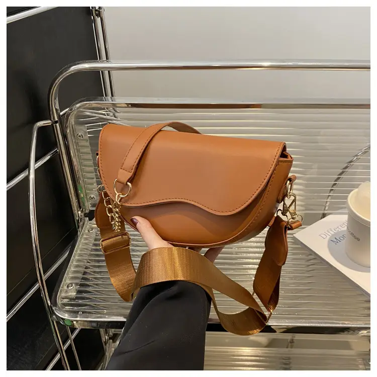 Pink Retro Crossbody Bag with Chain Strap — feature 29