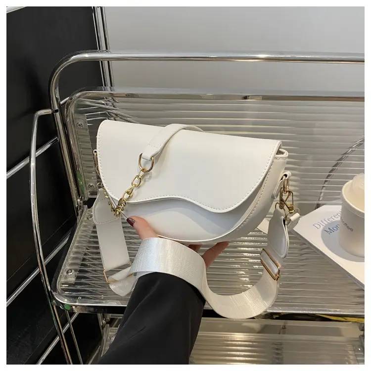 Pink Retro Crossbody Bag with Chain Strap — feature 30