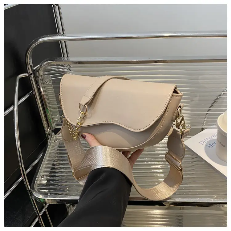 Pink Retro Crossbody Bag with Chain Strap — feature 32