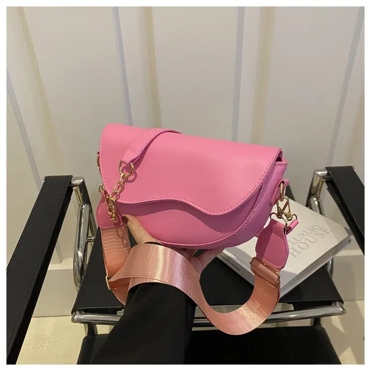 Pink Retro Crossbody Bag with Chain Strap - Image 5