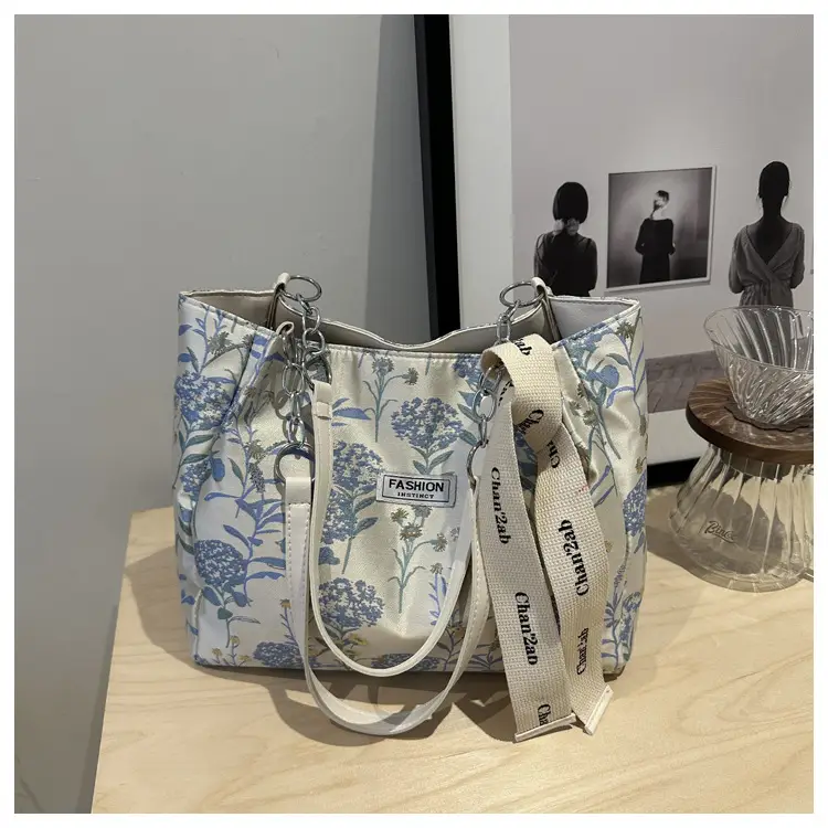 Women's Blue Floral Tote Bag Large Capacity Shoulder Bag - Image 2