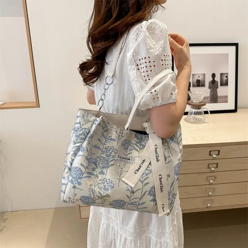 Women's Blue Floral Tote Bag Large Capacity Shoulder Bag - Image 3