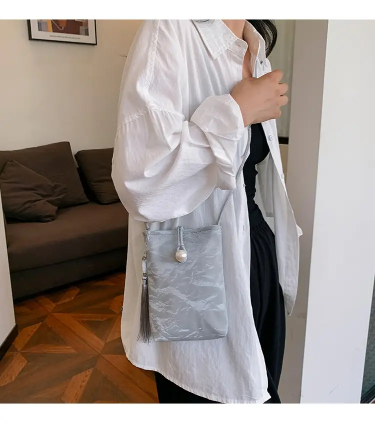 Black White Crossbody Bag for Women Casual Commute — feature 2