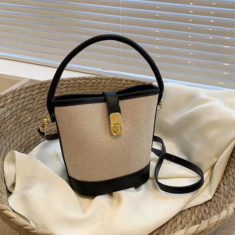Korean-style Crossbody Bag Women's Beige Black Zipper Buckle - Image 3