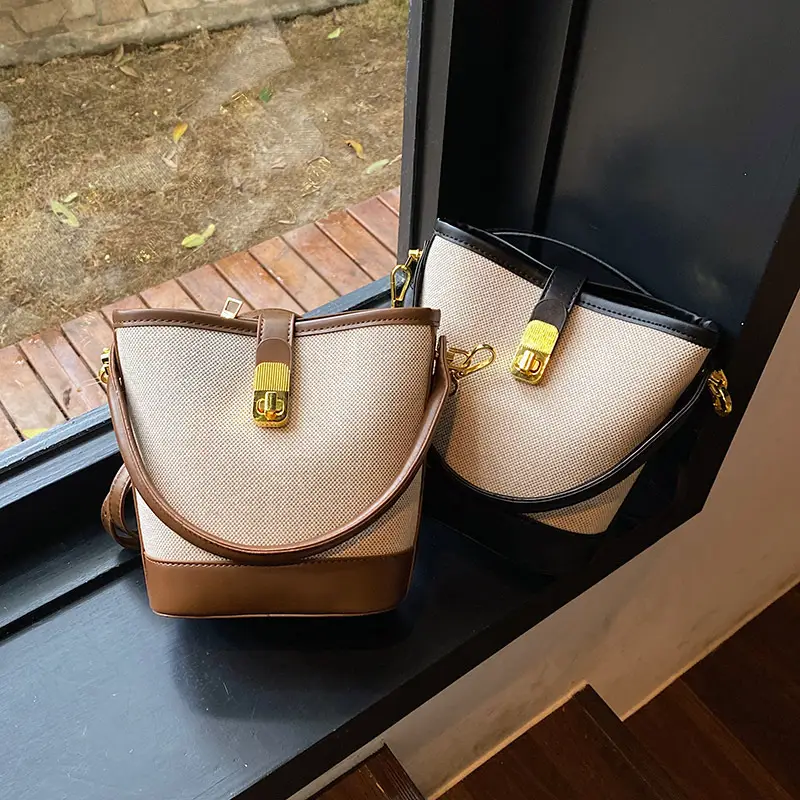 Korean-style Crossbody Bag Women's Beige Black Zipper Buckle - Image 4