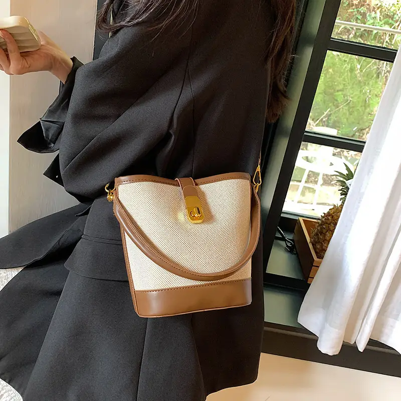 Korean-style Crossbody Bag Women's Beige Black Zipper Buckle - Image 6