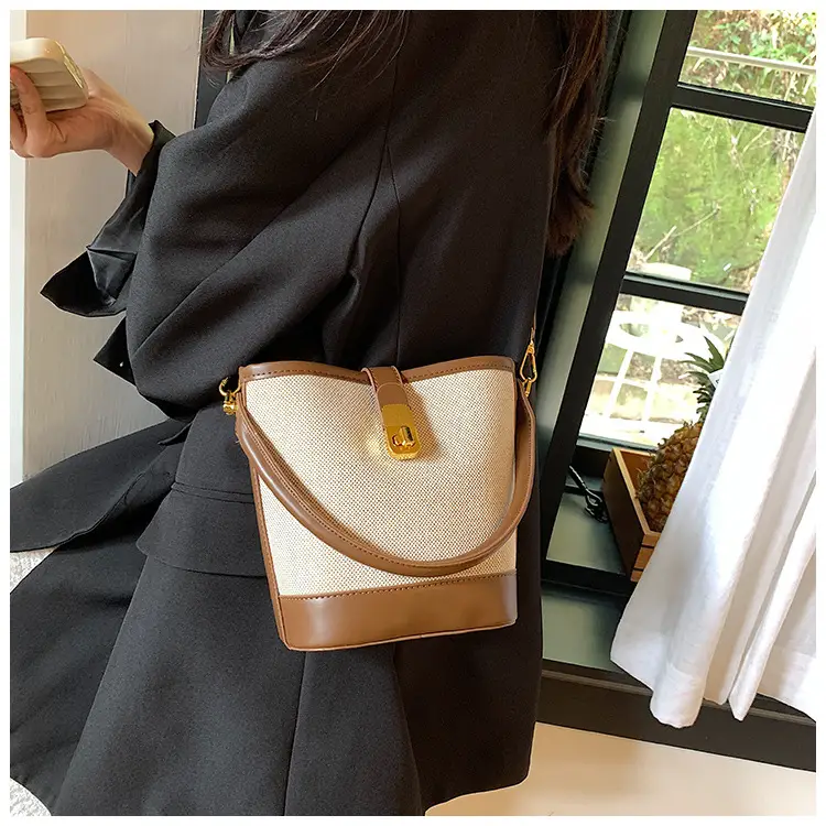 Korean-style Crossbody Bag Women's Beige Black Zipper Buckle — feature 18
