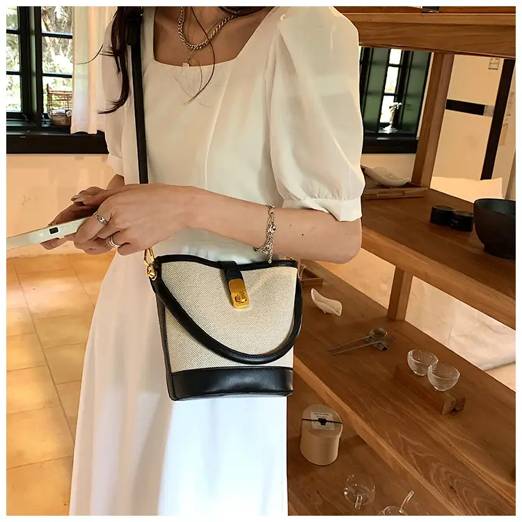 Korean-style Crossbody Bag Women's Beige Black Zipper Buckle — feature 21