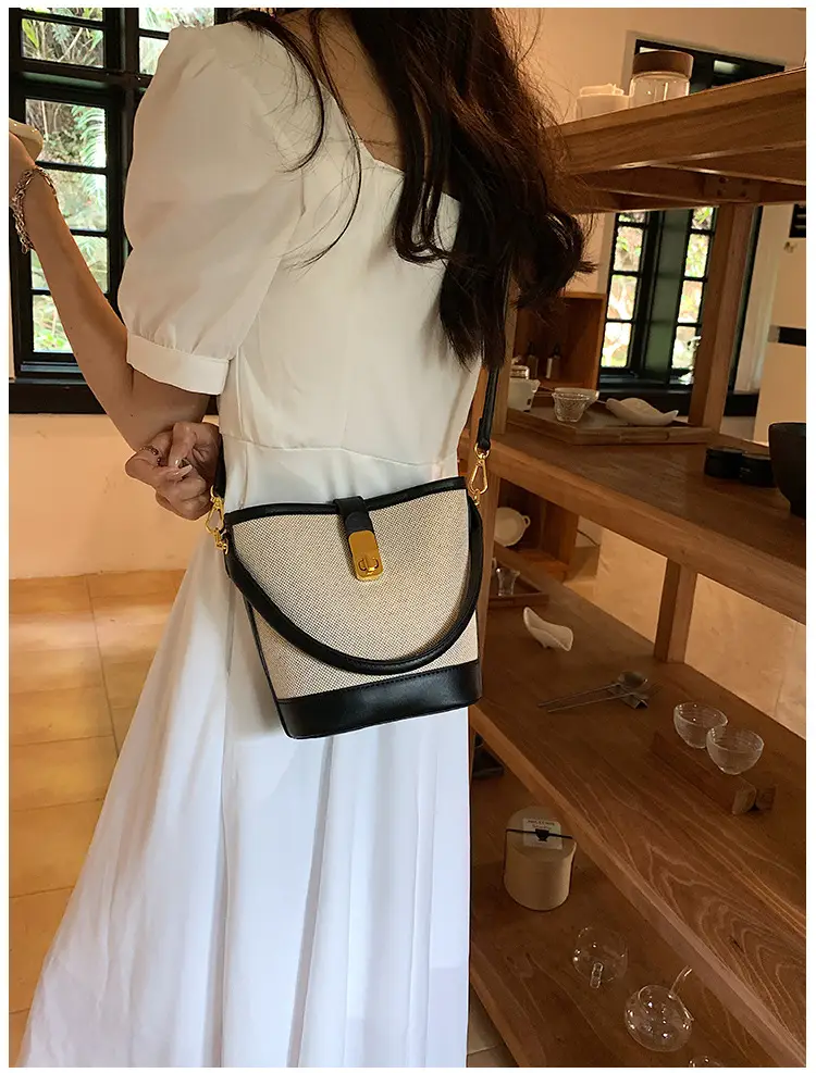 Korean-style Crossbody Bag Women's Beige Black Zipper Buckle — feature 22
