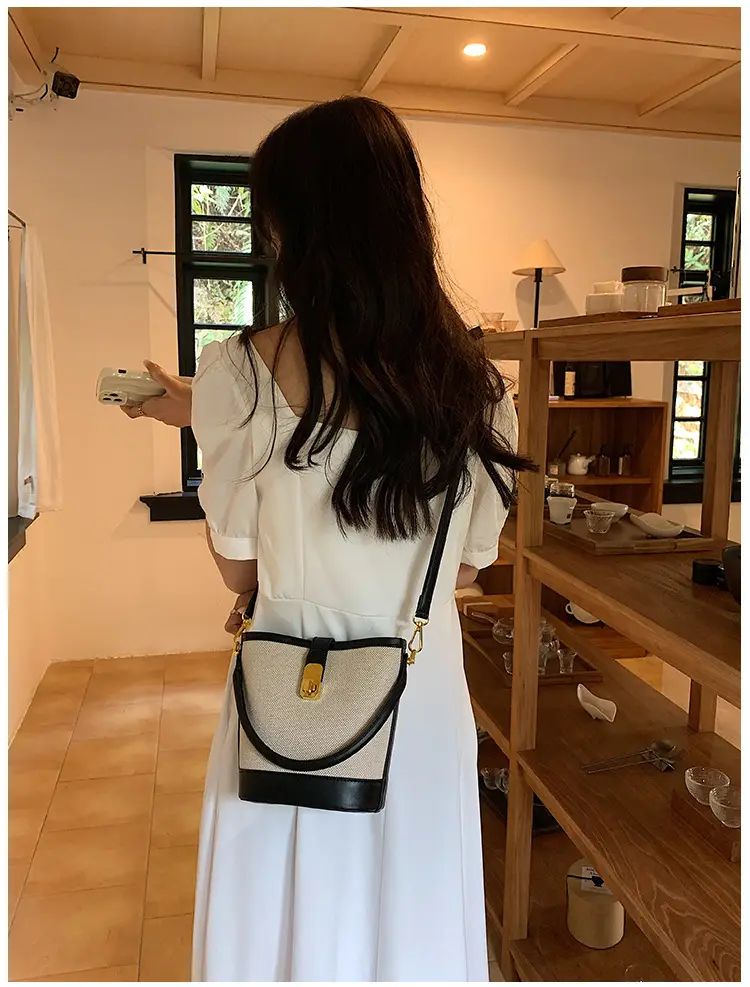 Korean-style Crossbody Bag Women's Beige Black Zipper Buckle — feature 23