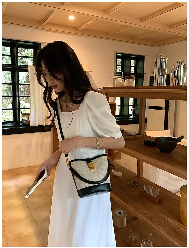 Korean-style Crossbody Bag Women's Beige Black Zipper Buckle — feature 24