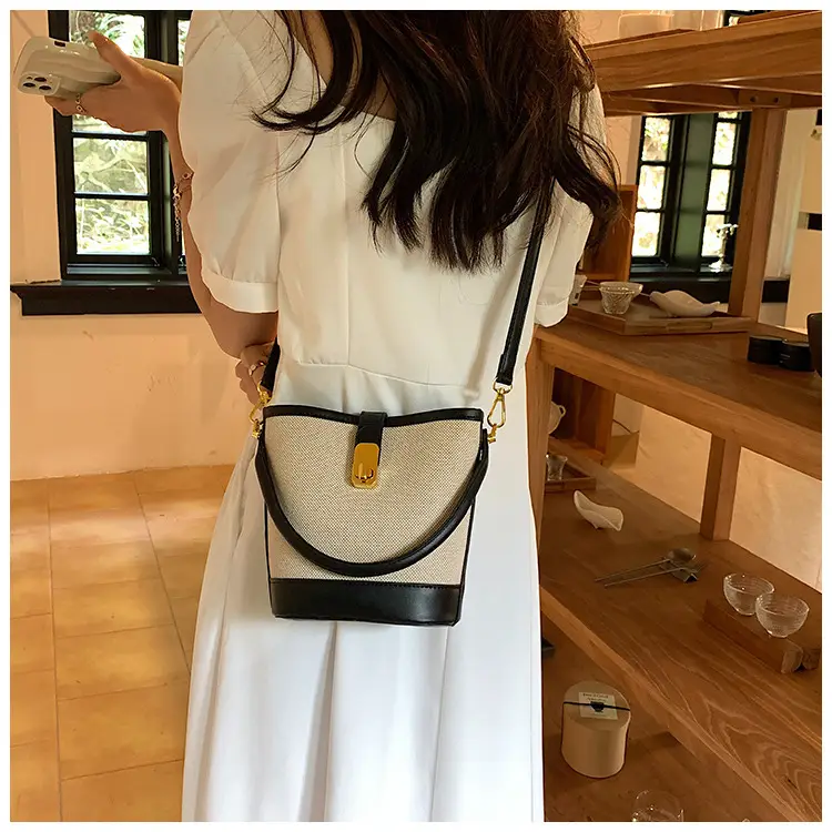 Korean-style Crossbody Bag Women's Beige Black Zipper Buckle — feature 25