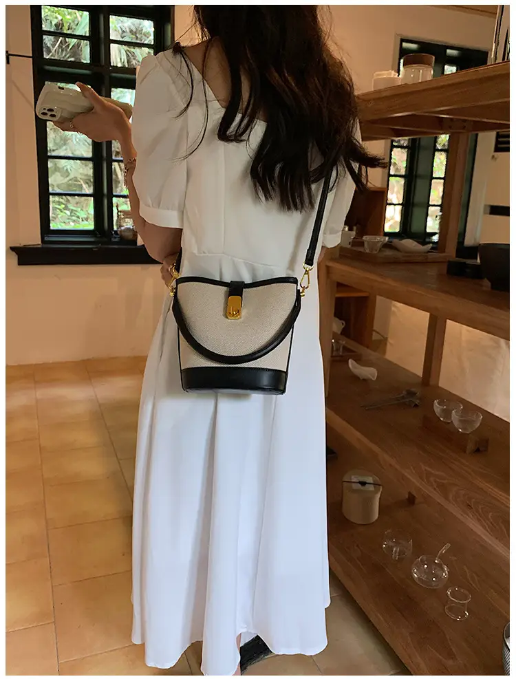 Korean-style Crossbody Bag Women's Beige Black Zipper Buckle — feature 26