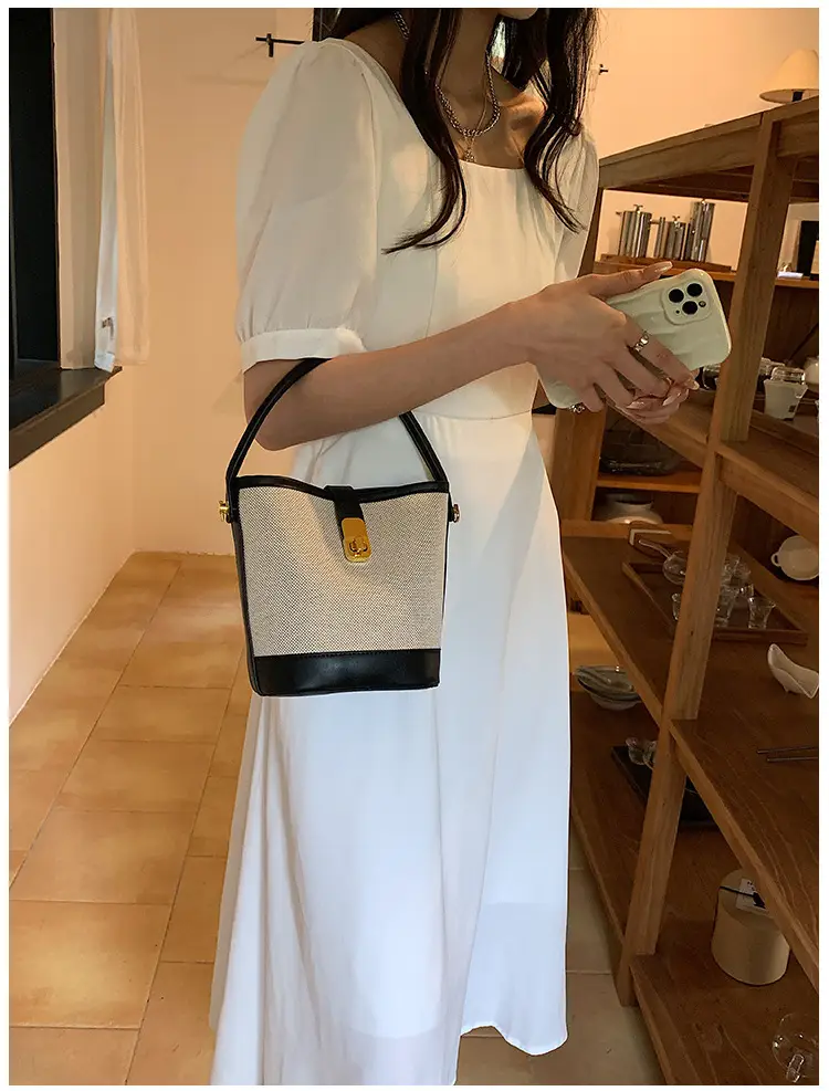 Korean-style Crossbody Bag Women's Beige Black Zipper Buckle — feature 28