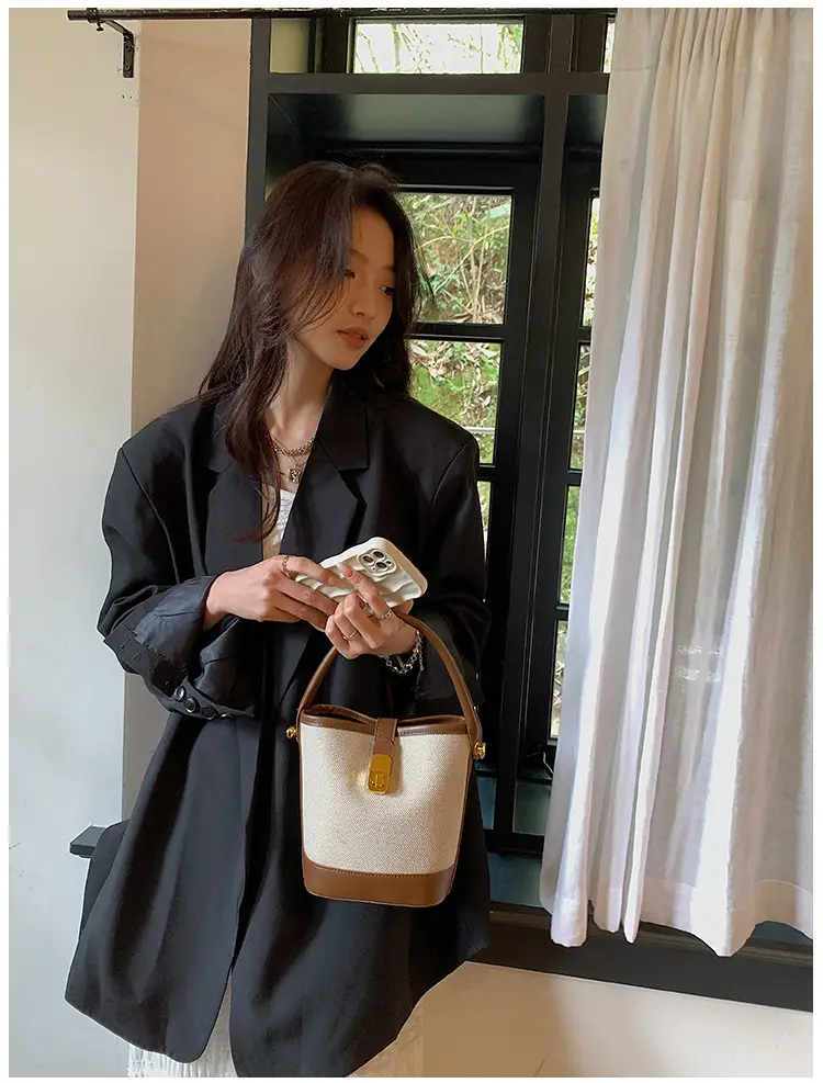 Korean-style Crossbody Bag Women's Beige Black Zipper Buckle — feature 36