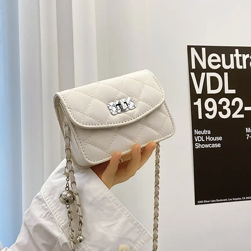 Women's White Chain Crossbody Bag 2024 New - Image 4