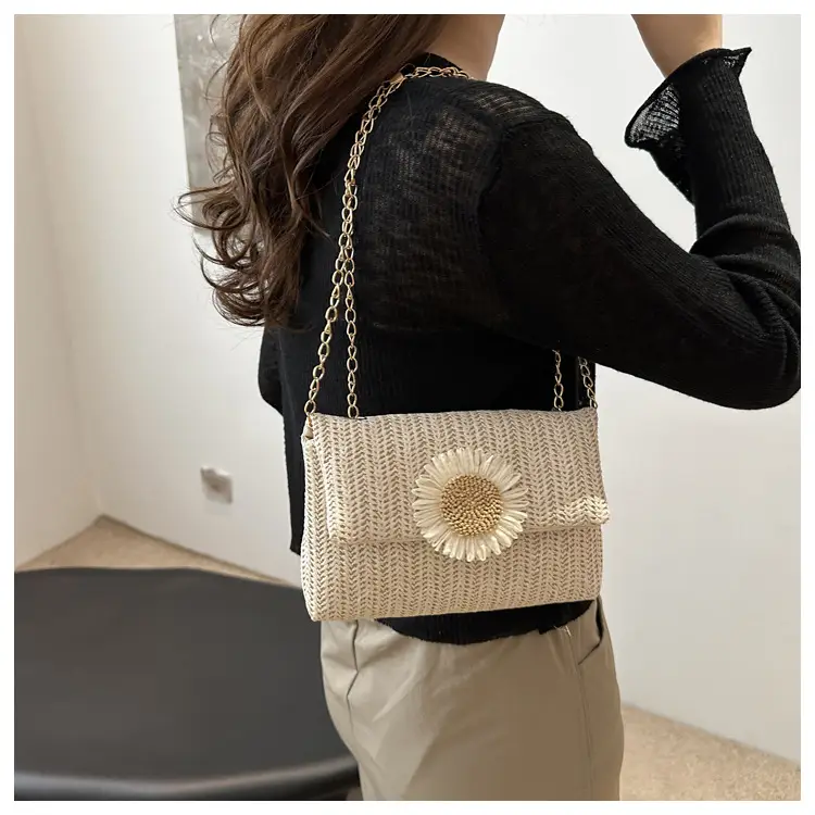 Women's 2024 Woven Shoulder Bag with Daisy Flower — feature 15