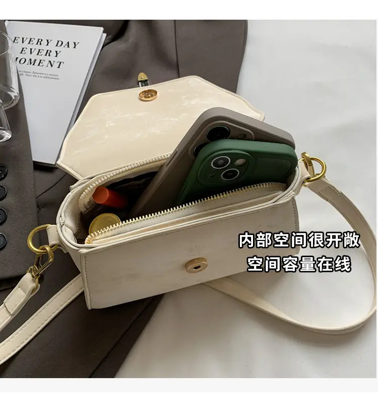 Women's Black Velvet Square Shoulder Bag 2024 — feature 9