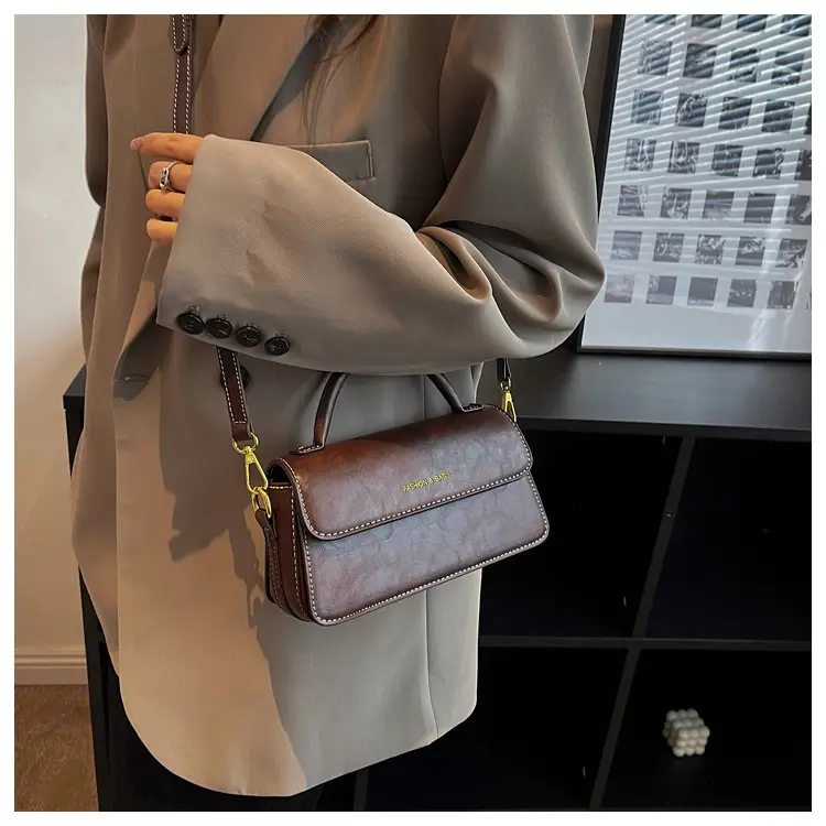 Vintage Textured Women's Shoulder Crossbody Bag 2024 — feature 11