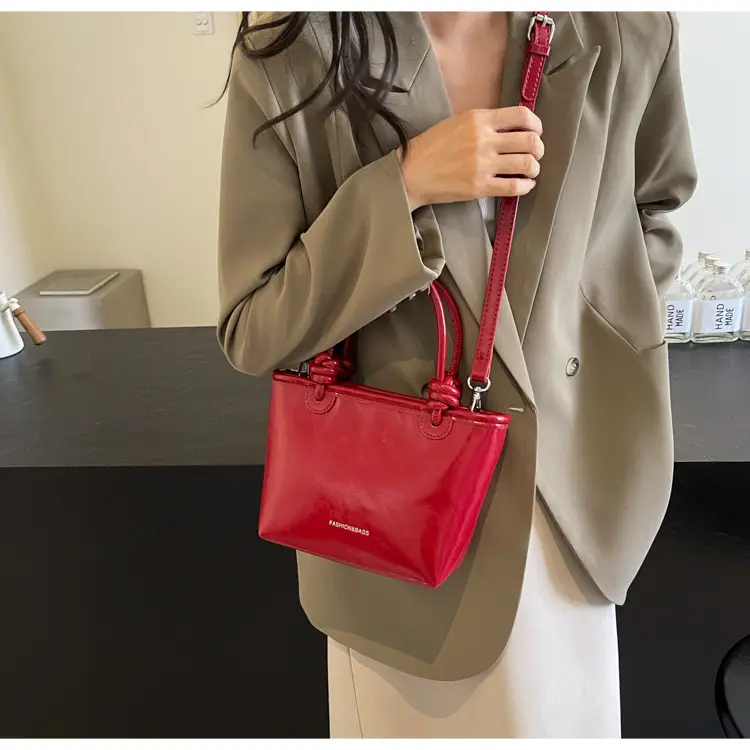 Red Korean Style Women's Shoulder Bag 2024 — feature 15