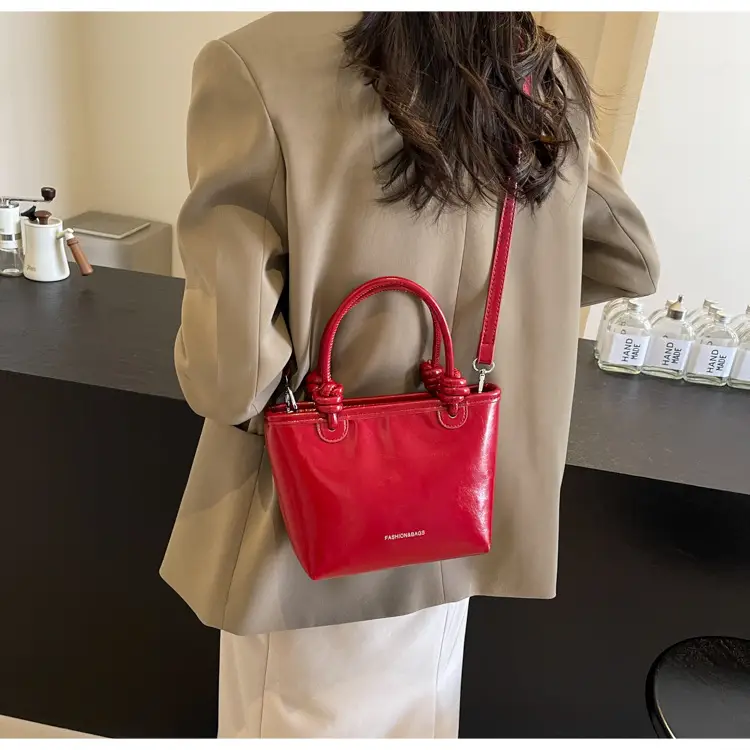 Red Korean Style Women's Shoulder Bag 2024 — feature 17