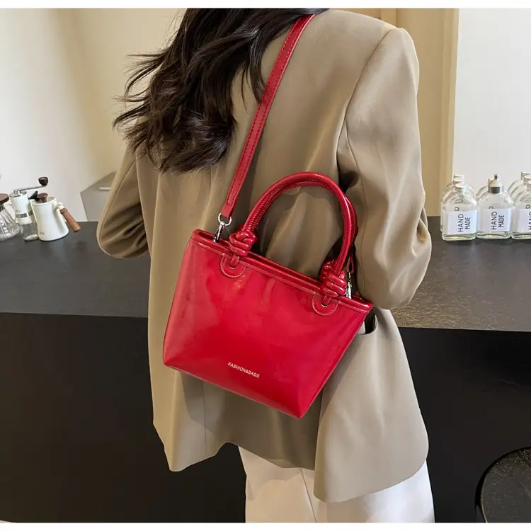 Red Korean Style Women's Shoulder Bag 2024 — feature 18