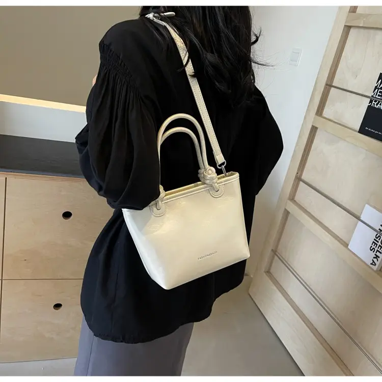 Red Korean Style Women's Shoulder Bag 2024 — feature 26