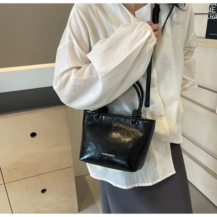 Red Korean Style Women's Shoulder Bag 2024 — feature 27