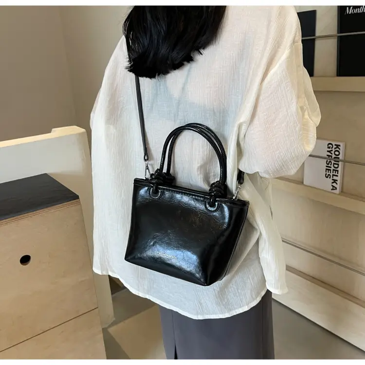 Red Korean Style Women's Shoulder Bag 2024 — feature 28