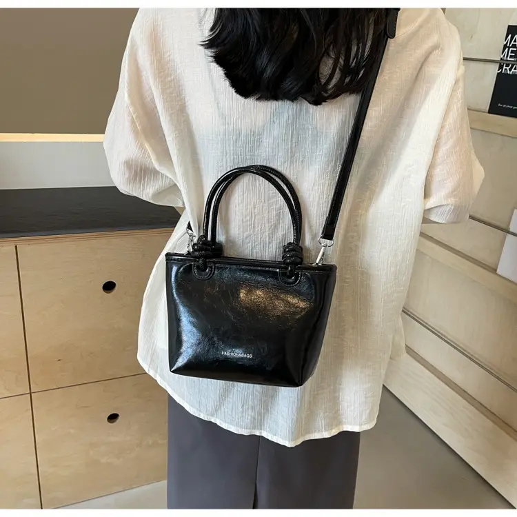 Red Korean Style Women's Shoulder Bag 2024 — feature 29