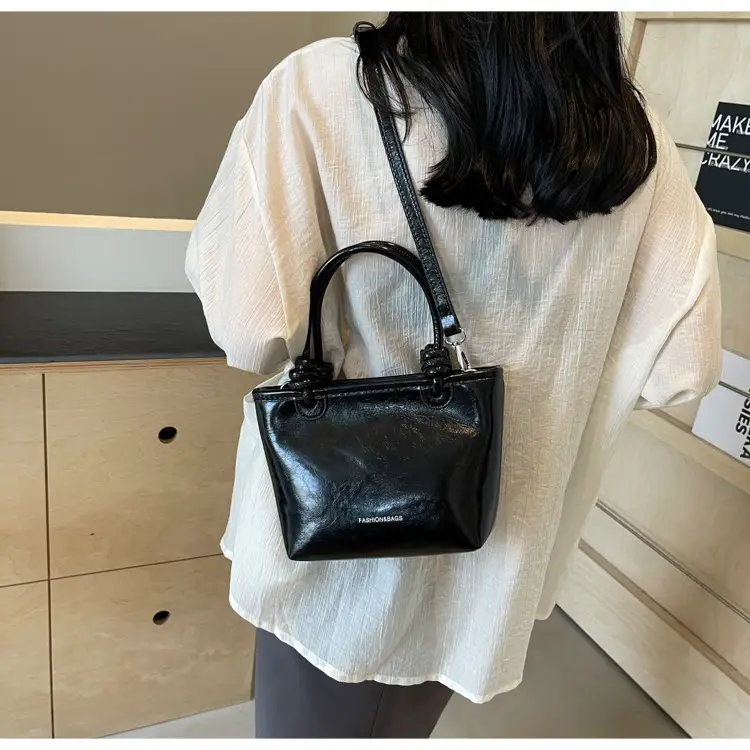 Red Korean Style Women's Shoulder Bag 2024 — feature 30