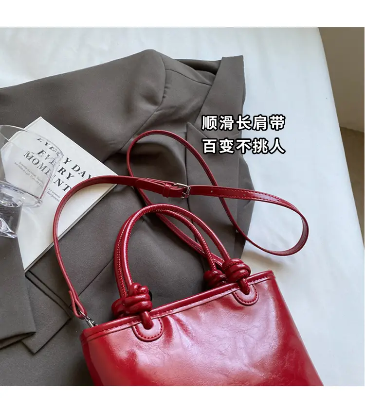 Red Korean Style Women's Shoulder Bag 2024 — feature 4