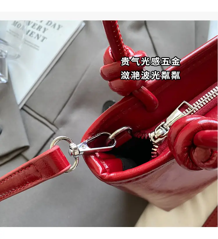 Red Korean Style Women's Shoulder Bag 2024 — feature 5