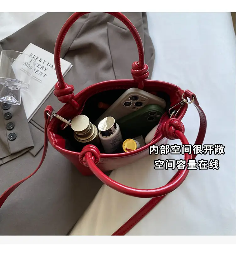 Red Korean Style Women's Shoulder Bag 2024 — feature 9