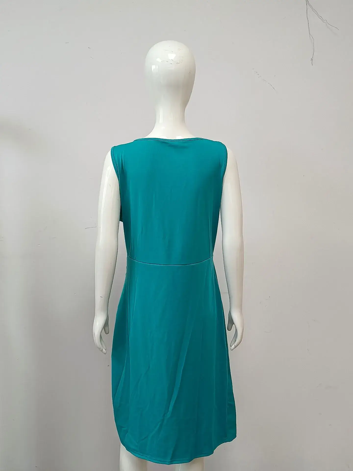 Sexy V-Neck Sleeveless Dress for Plus Size Women — feature 3