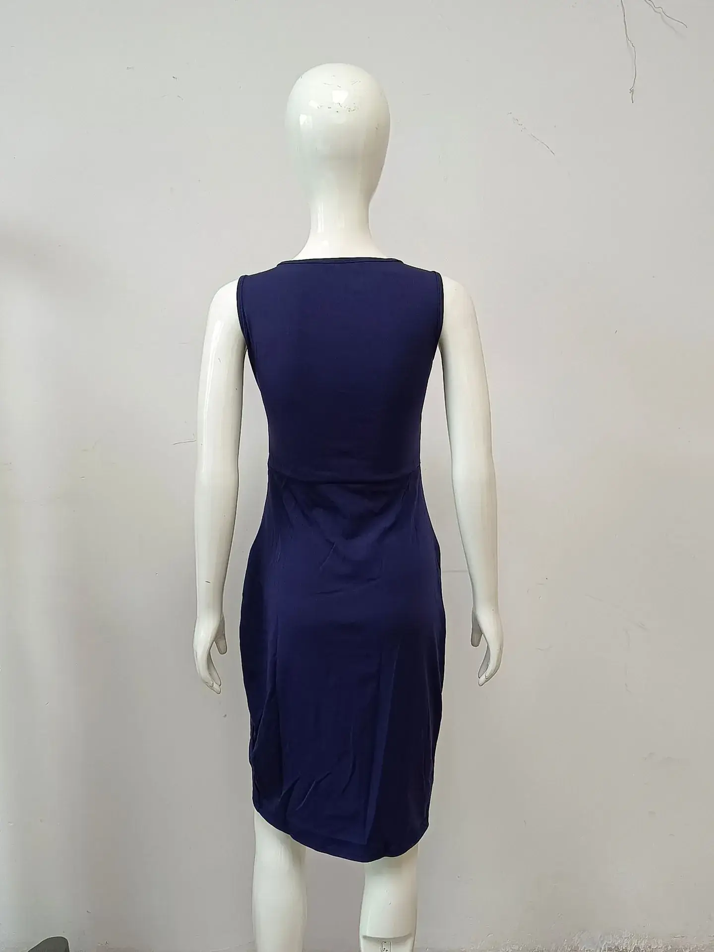 Sexy V-Neck Sleeveless Dress for Plus Size Women — feature 4