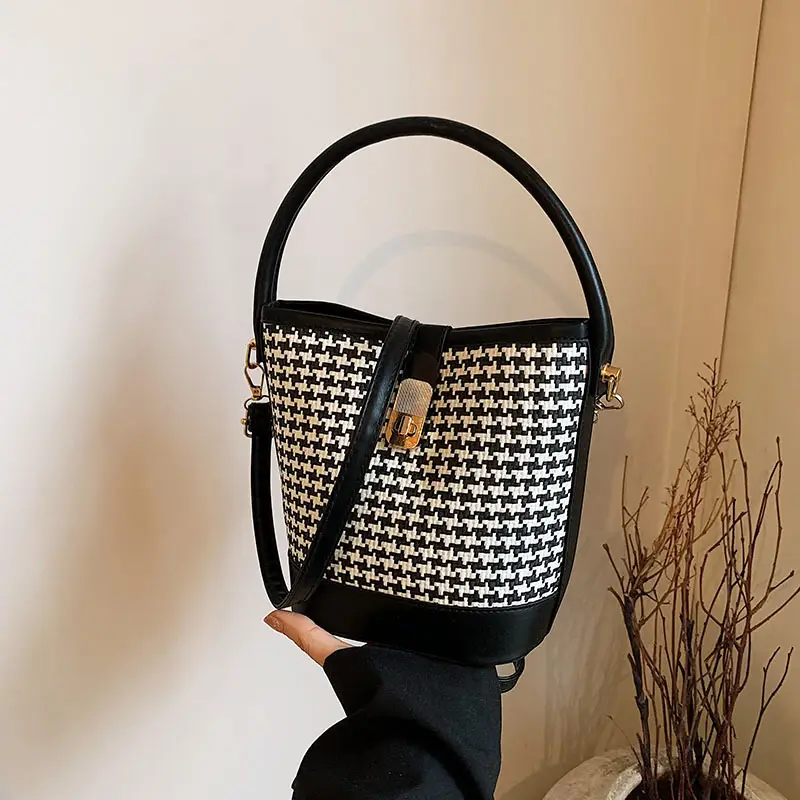 Women's Textured Woven Shoulder Bag Black Beige - Image 6