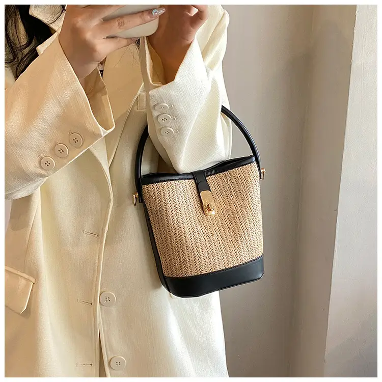 Women's Textured Woven Shoulder Bag Black Beige — feature 24