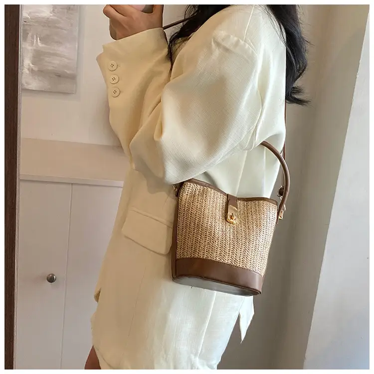 Women's Textured Woven Shoulder Bag Black Beige — feature 26