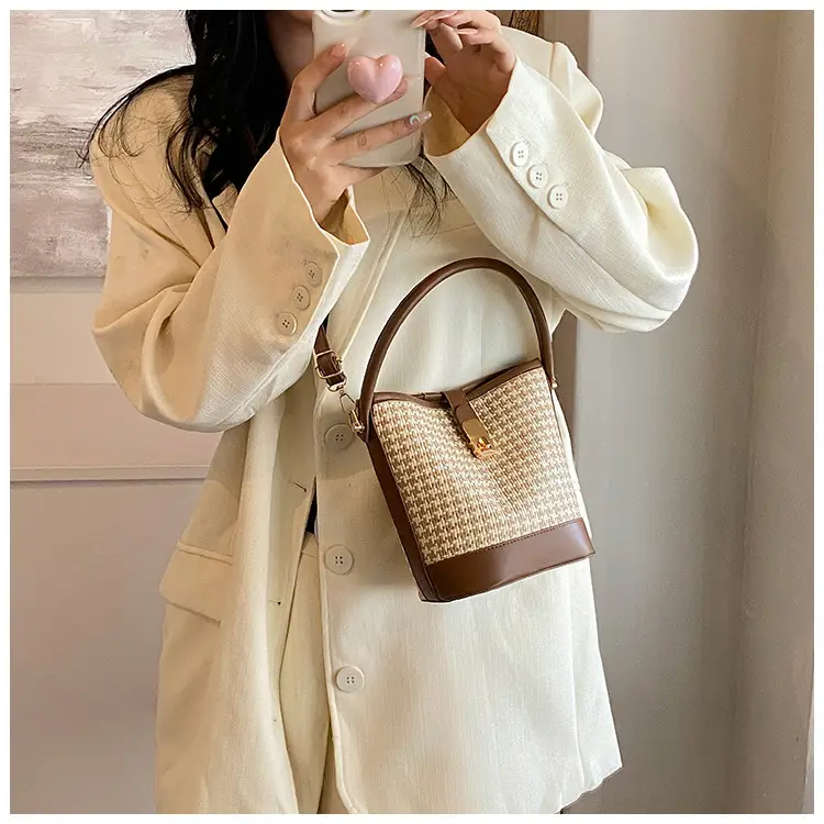 Women's Textured Woven Shoulder Bag Black Beige — feature 28