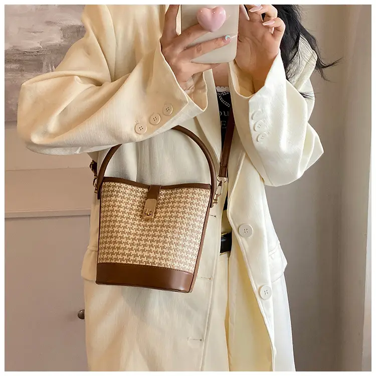 Women's Textured Woven Shoulder Bag Black Beige — feature 29