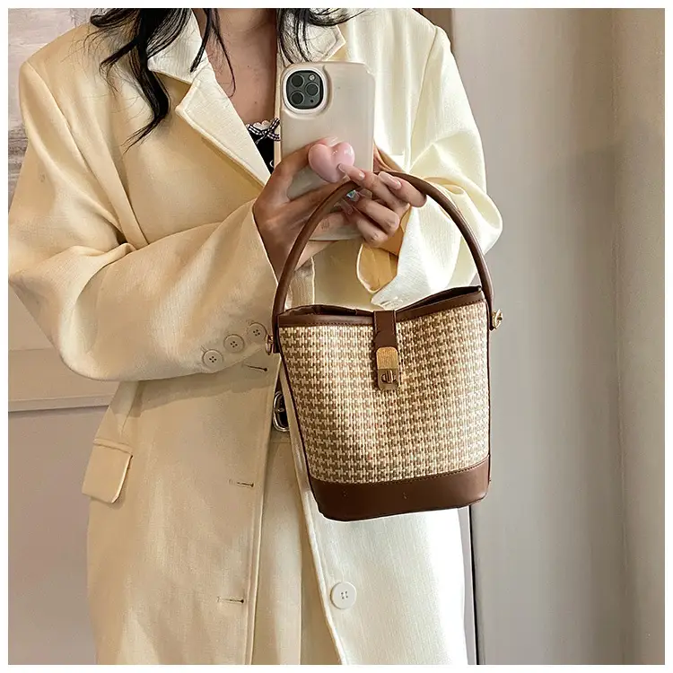 Women's Textured Woven Shoulder Bag Black Beige — feature 30