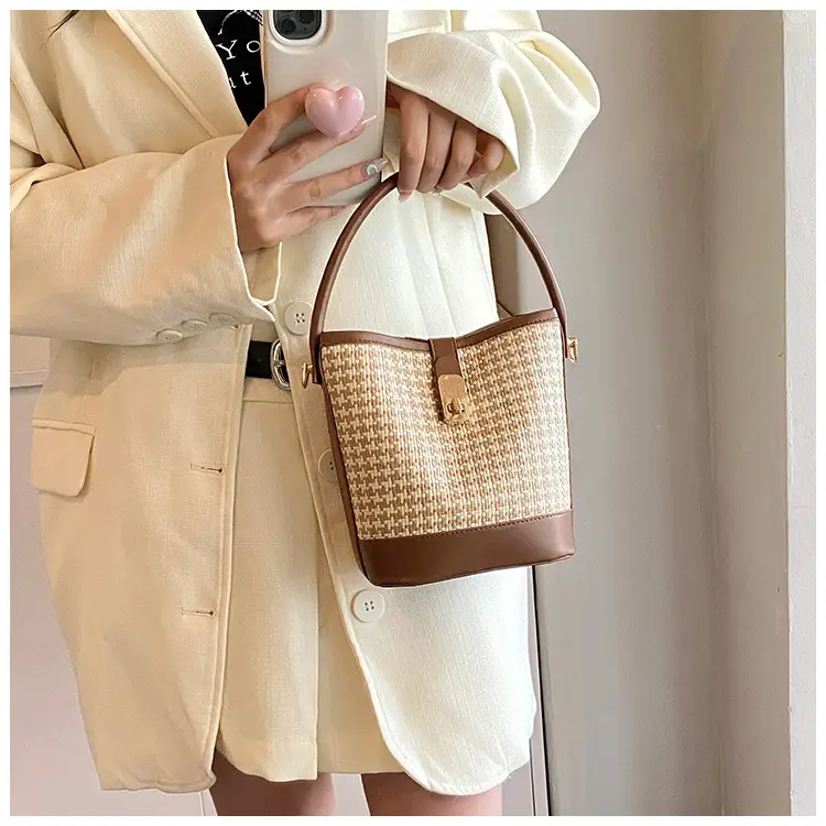 Women's Textured Woven Shoulder Bag Black Beige — feature 34