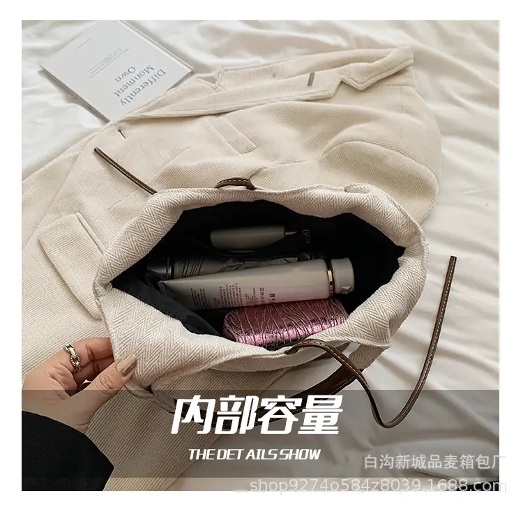 Women's Beige Black French Niche Shoulder Bag — feature 6