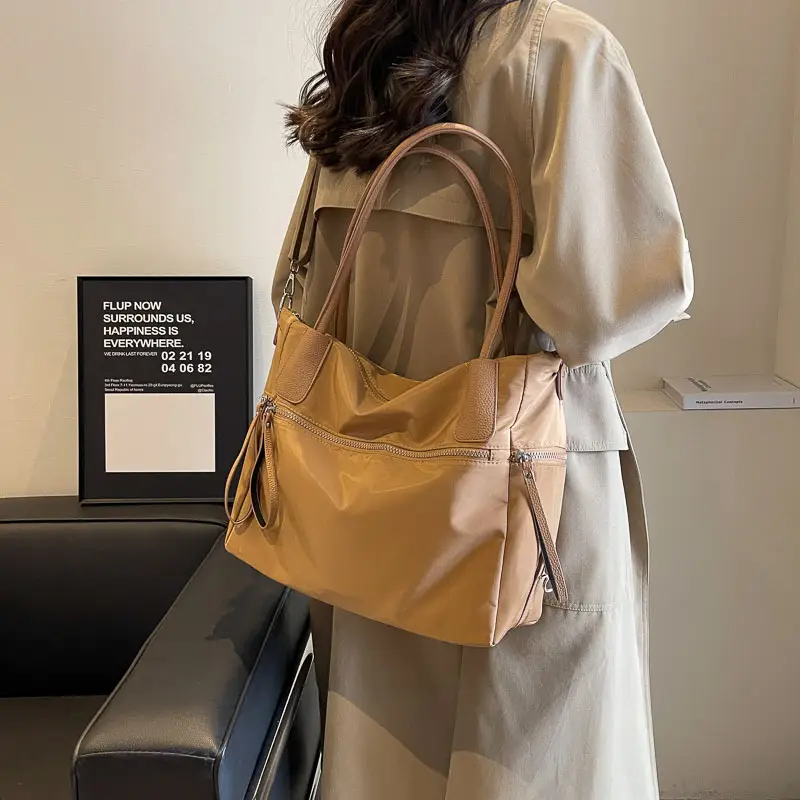 Large Capacity Korean Fashion Travel Bag Black — feature 24