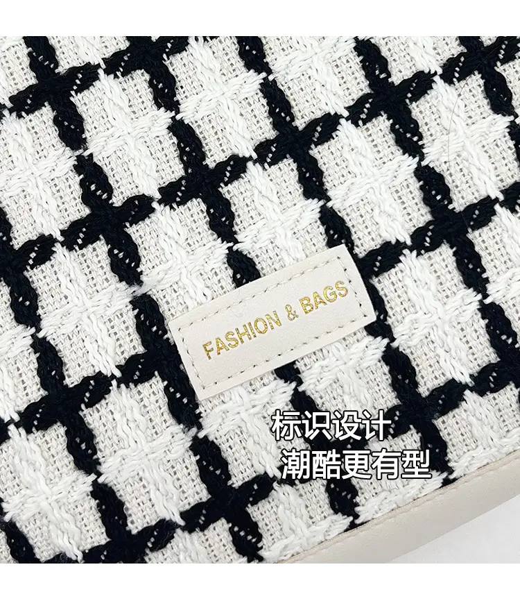 Women's Black White Checkered Heart Bag 2025 — feature 3
