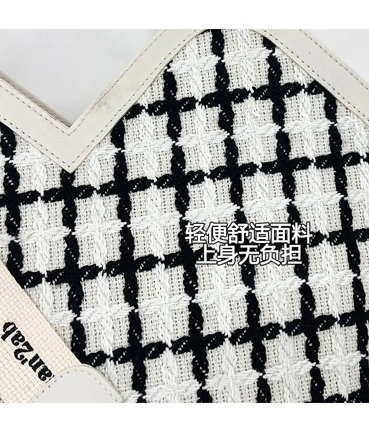 Women's Black White Checkered Heart Bag 2025 — feature 5
