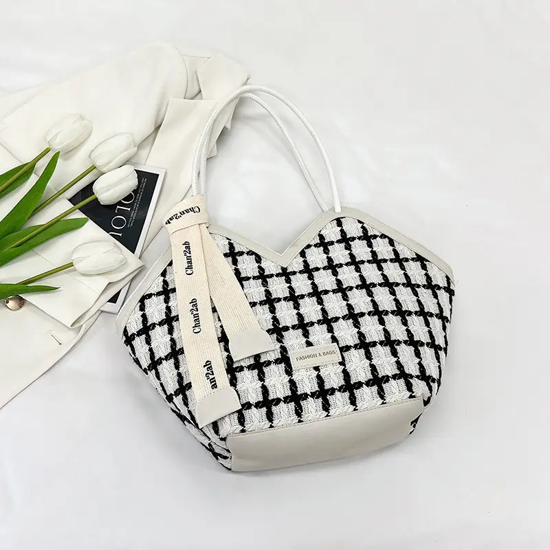 Women's Black White Checkered Heart Bag 2025 - Image 2
